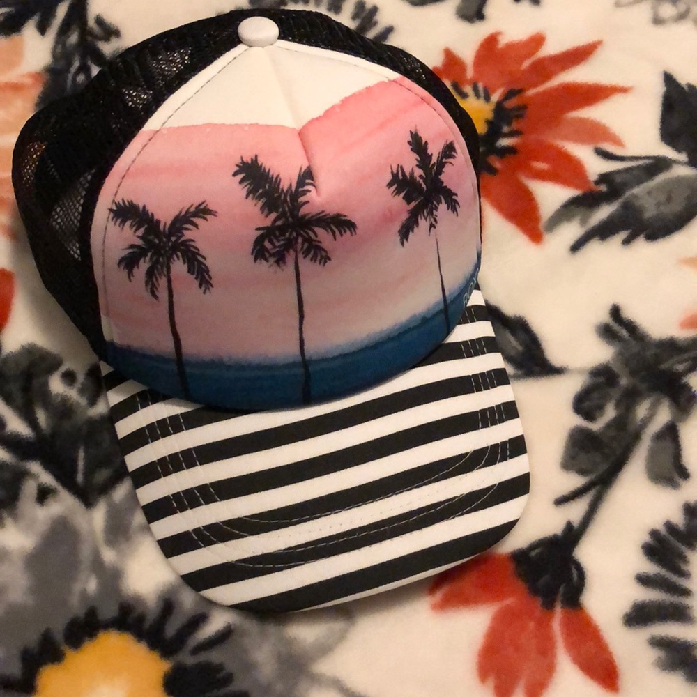 Roxy snap back